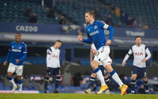 法媒：姆巴佩向巴黎索赔2.4亿欧，大巴黎反诉要求赔1.4亿（法媒称：姆巴佩向巴黎追偿2.4亿欧元，巴黎圣日耳曼反诉索要1.4亿）